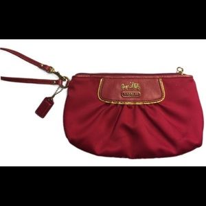 Coach fucsia wrislet